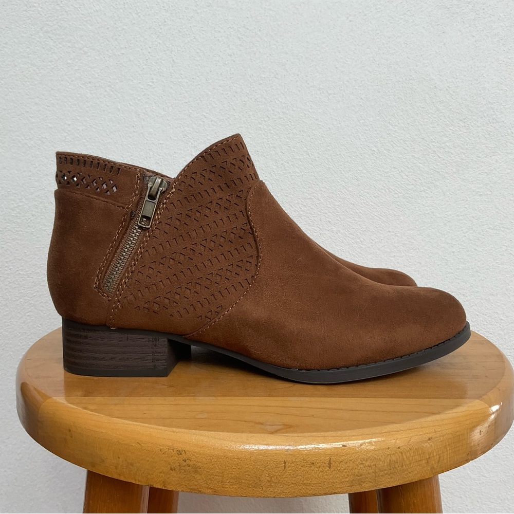 City Classified Brown Faux Suede Laser Cut Ankle Booties Size 7 Side Zip Fall